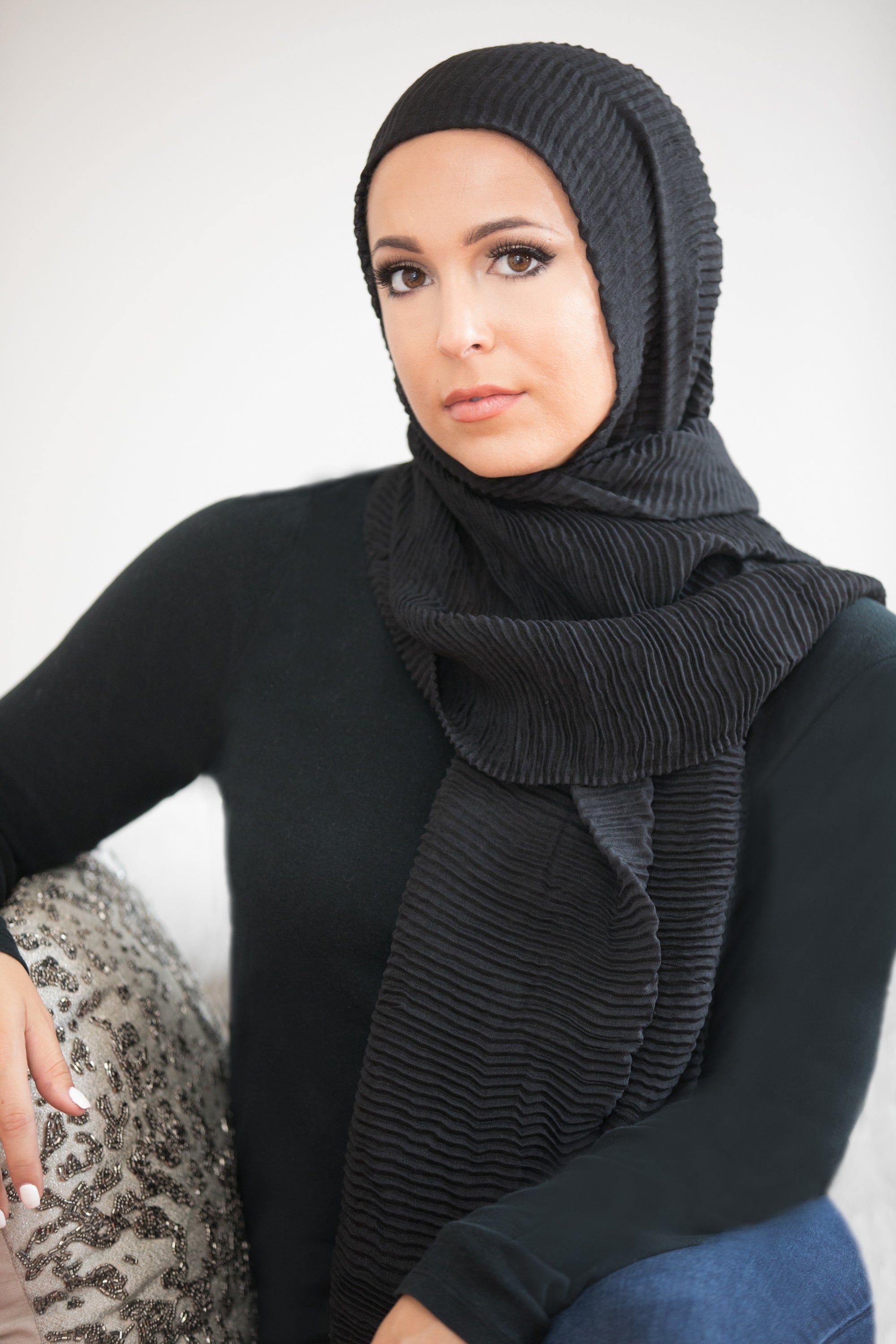 Pleated Light Hijab-Black