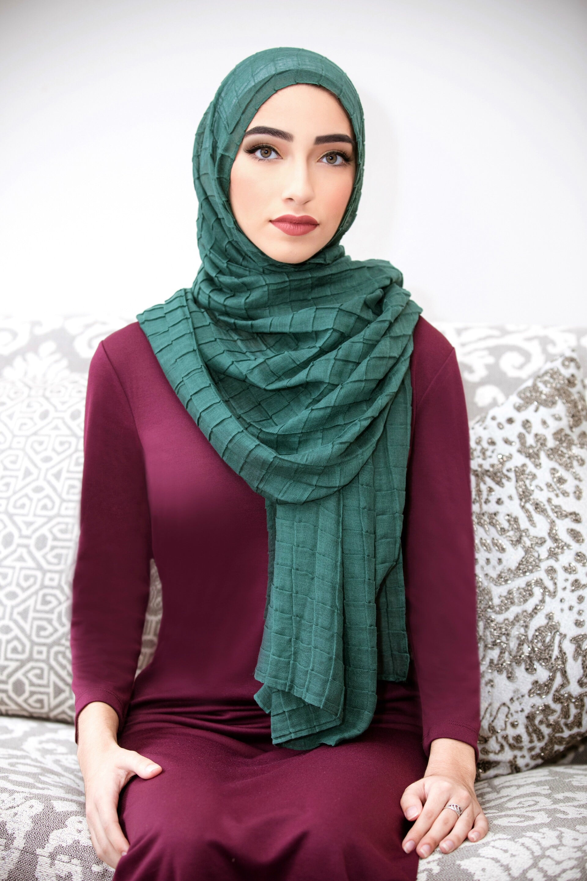 ALL BOXED UP LIGHT HIJAB-Emerald